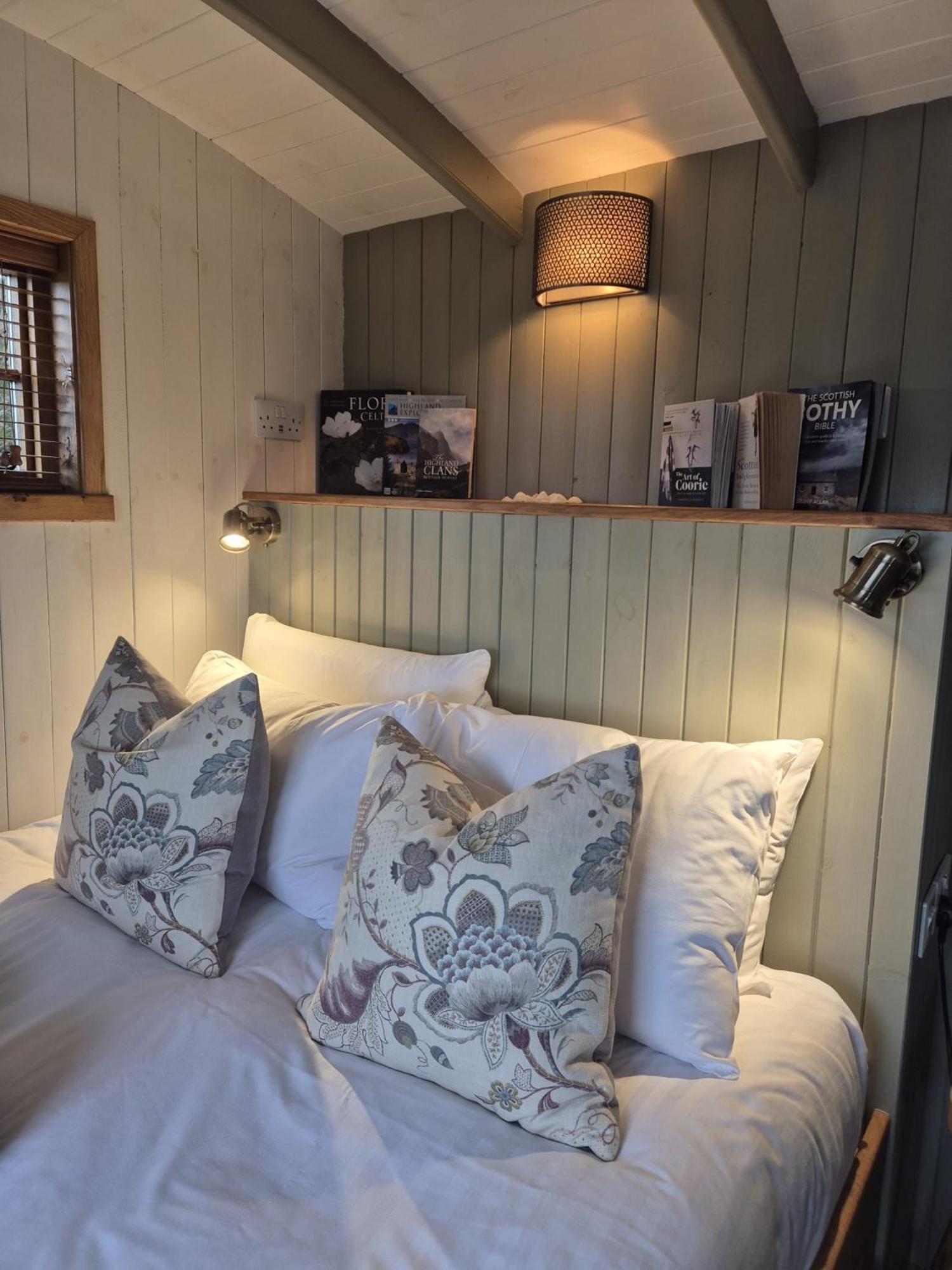 Corry Lodge Estate - Sheperds Huts Or Container Stays With Sea View Broadford (Isle of Skye) Buitenkant foto